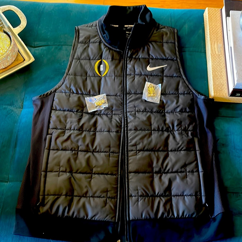 Nike Black Therma-FIT Women’s Synthetic-Fill Running Vest Size M NWT & CFP Pins